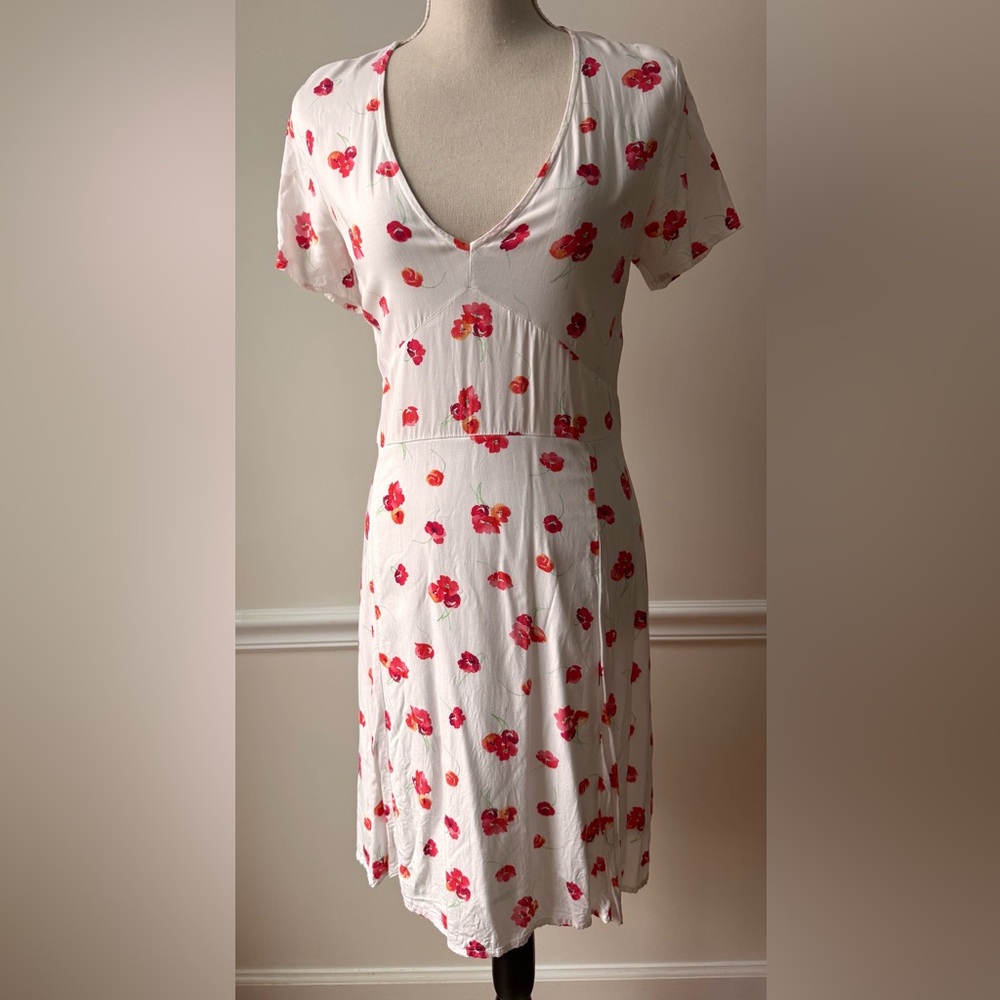 GAP White Red Poppy Red & White Floral V Neck Rayon Dress - Size 4